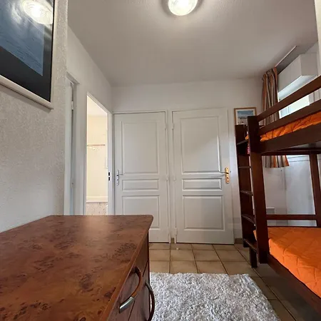 Apartment Avec Terrasse Dans Avec Piscine A - Fr-1-239-1107
