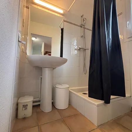 Avec Terrasse Dans Avec Piscine A - Fr-1-239-1107 Apartment