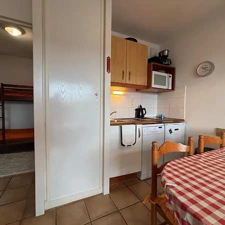 2 Pieces Avec Terrasse Et Acces Piscine - Fr-1-239-1107
